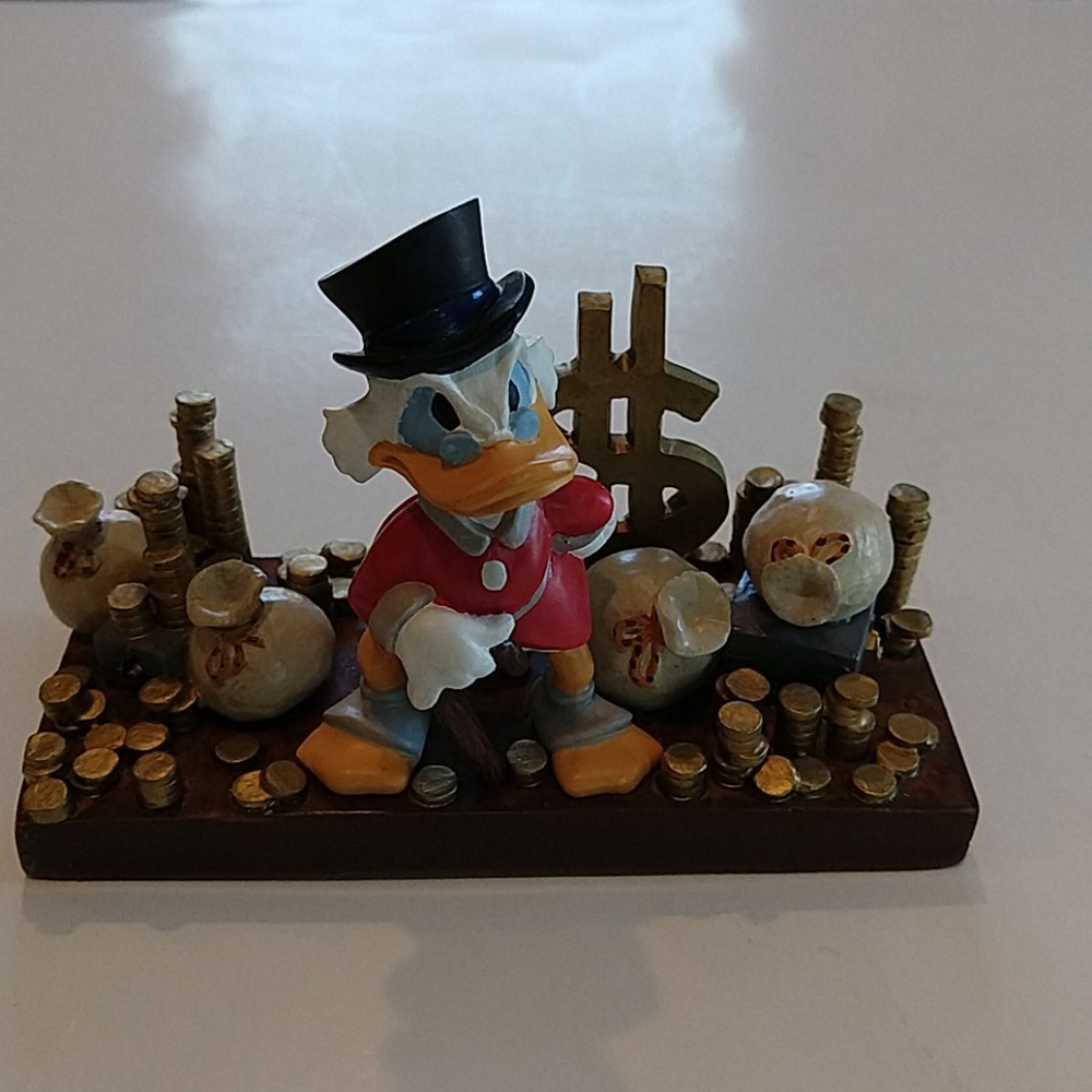 Disney scrooge McDuck money figurine